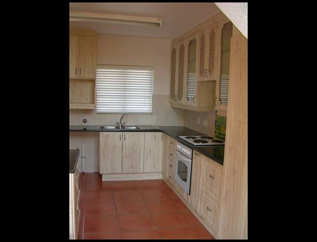 2 BEDROOM TOWNHOUSE TO LET IN LONEHILL